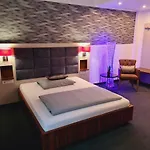 מלון Starton Am Village 3*