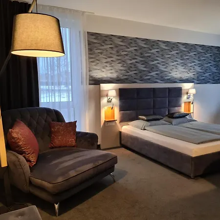 Starton Am Village 3* إنغولشتات